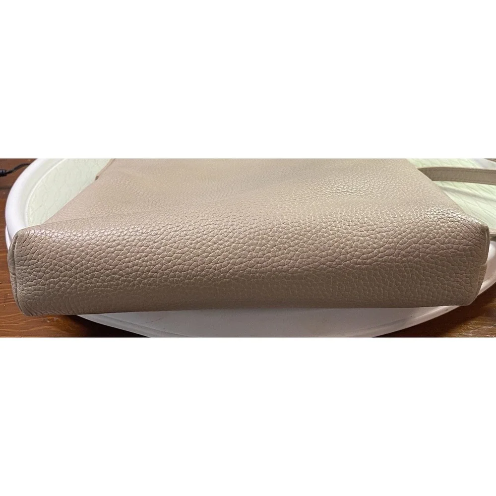 Kate Spade NY Purse Cross Body Tan Pebble Leather Bag Tassle Front Purse 10x11x2